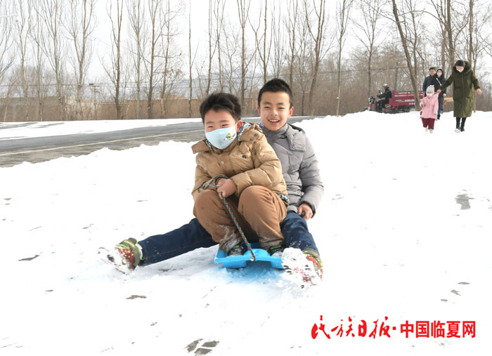 快乐滑雪.JPG