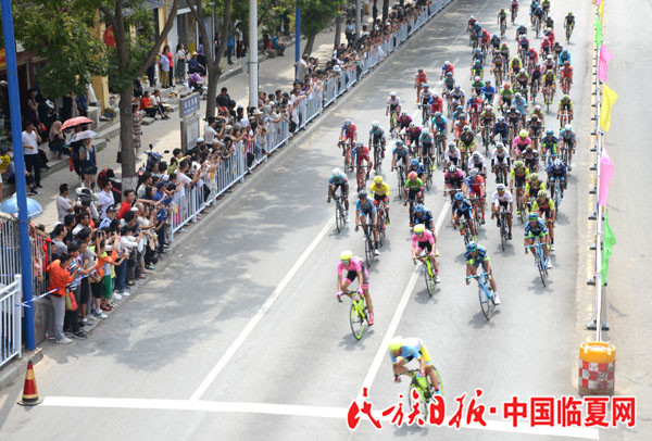 16届环湖赛马健 摄 (1).JPG