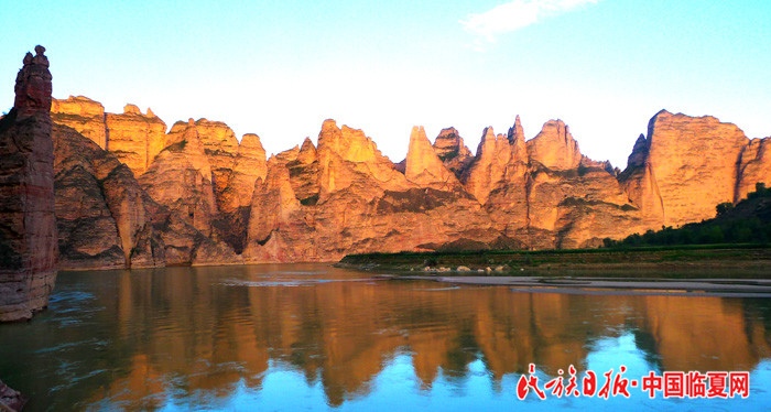 炳灵丹霞地貌 史有东摄 (1)_副本.jpg