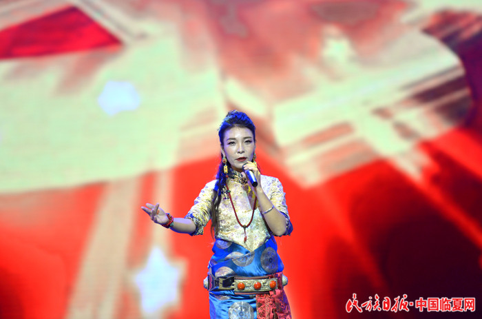 独唱《再唱山歌给党听》.JPG