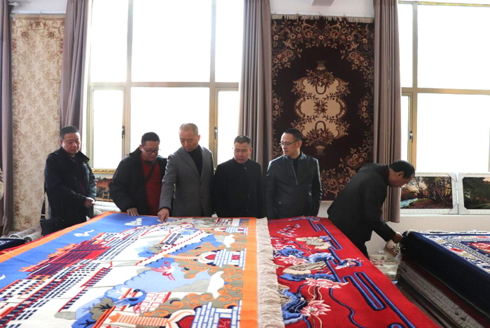 参观兴强地毯公司展厅.jpg