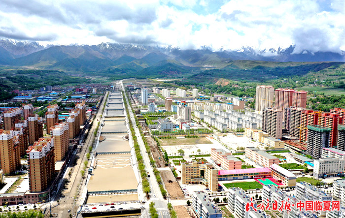 积石山县城区道路改造及河道水生态治理工程 史有东摄.JPG
