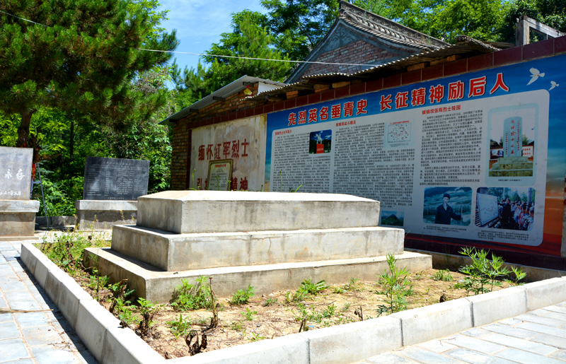 张辉烈士墓 _2.jpg