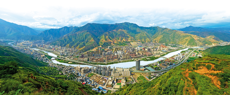武都城区全景   谈 龙 摄.jpg