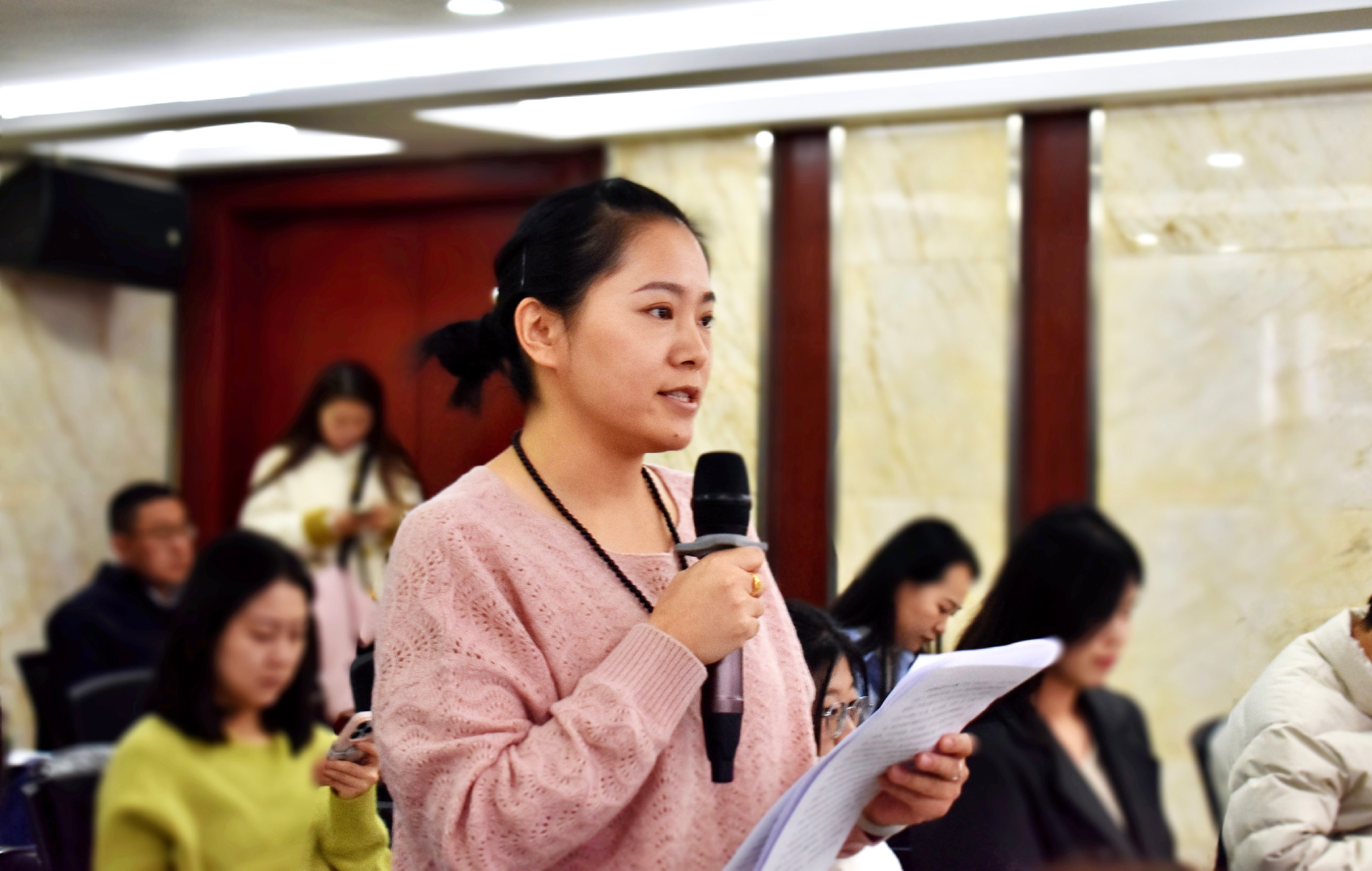 1763726177747019.jpg 3.人民网记者现场提问.jpg