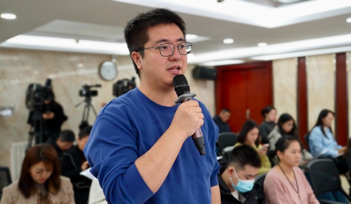 1763726129310236.jpg 2.中国日报记者现场提问.jpg